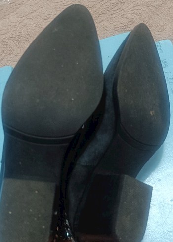 Siyah Süet Zincirli Topuklu Bot - Görsel 4