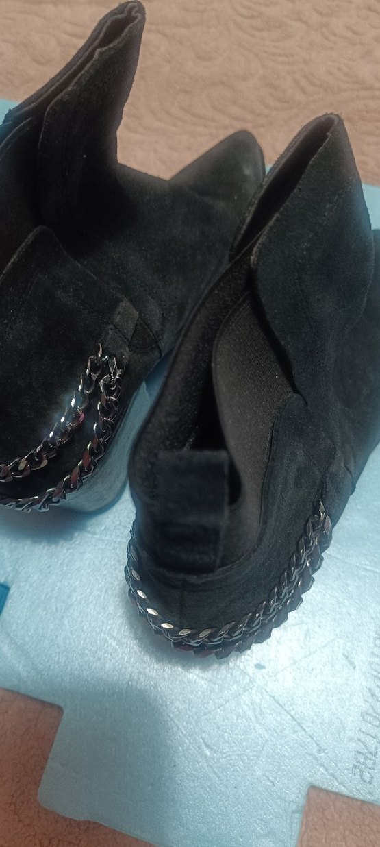 Siyah Süet Zincirli Topuklu Bot - Görsel 2