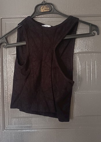 Siyah Keten Yüksek Yakalı Crop Top