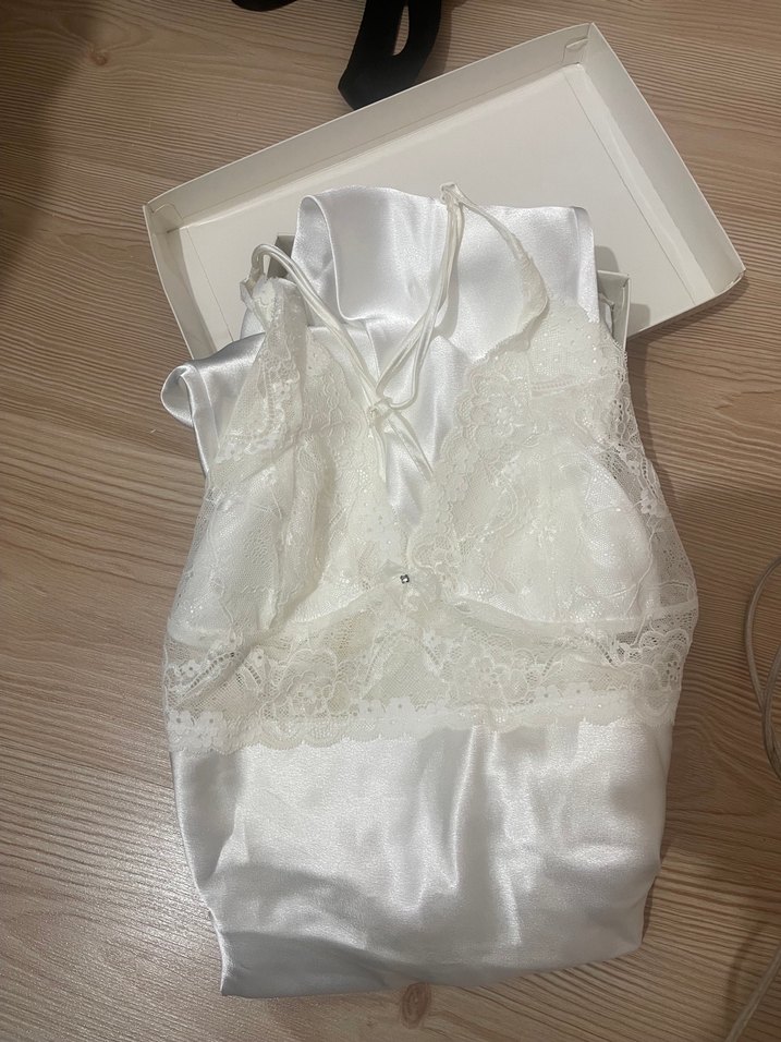 Parlak beyaz Uzun İnce Askılı Gecelik - Görsel 2