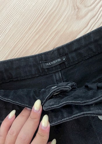 Trendyol & Milla Düğmeli Siyah Mini Kot Şort