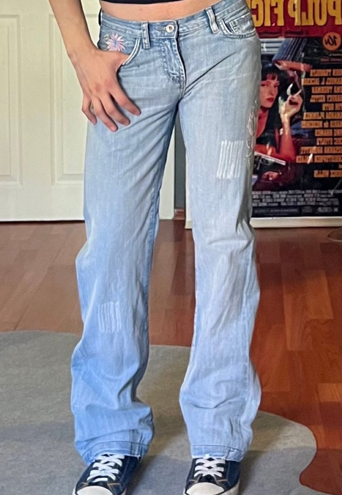 Gri Nakışlı Düğmeli Salaş Kadın Jean - Görsel 2