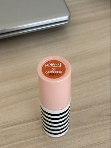 Beden siyah Renk Lipstick ruj