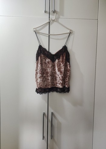 Pembe kadife Bershka askılı üst - siyah dantelli - Görsel 2