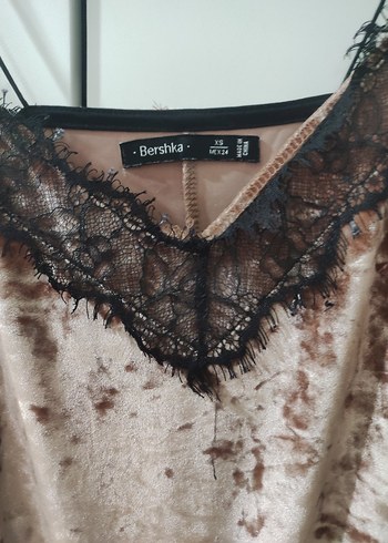 Pembe kadife Bershka askılı üst - siyah dantelli - Görsel 3