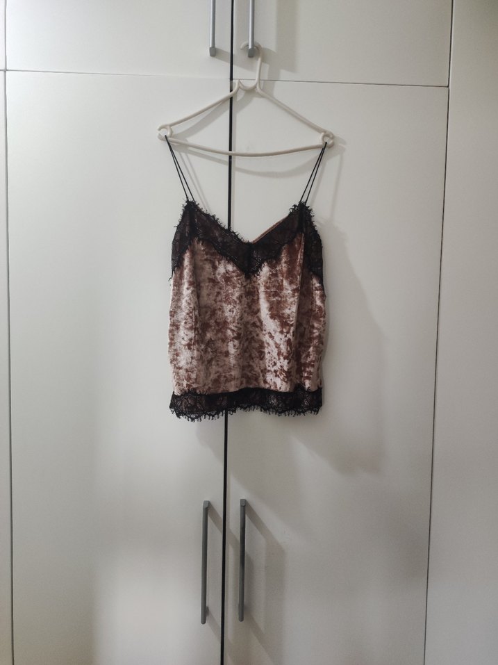 Pembe kadife Bershka askılı üst - siyah dantelli - Görsel 2