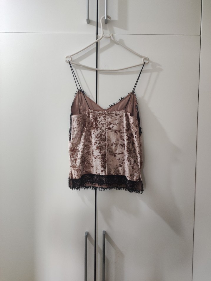 Pembe kadife Bershka askılı üst - siyah dantelli - Görsel 4