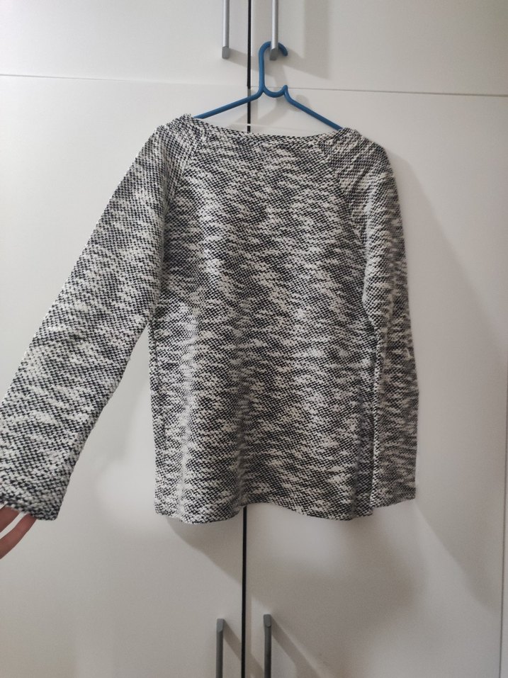 DeFacto siyah ve beyaz desenli uzun kollu kadın kazak - Görsel 4