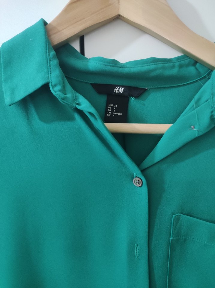 Koyu yeşil V Yaka Uzun Kollu H&M kadın gömlek - Görsel 2