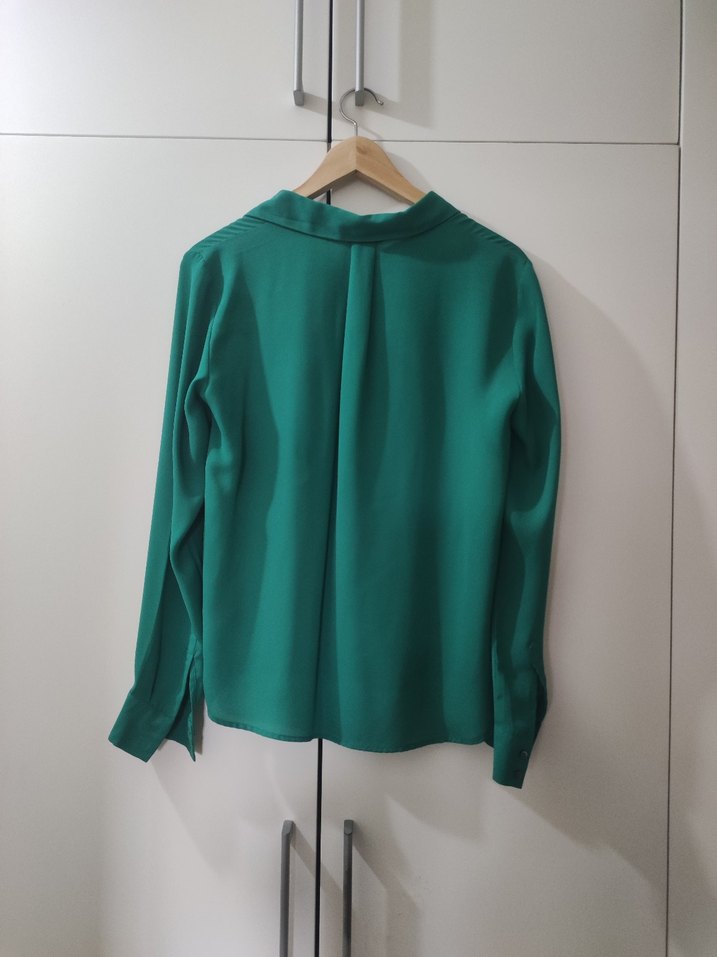Koyu yeşil V Yaka Uzun Kollu H&M kadın gömlek - Görsel 4