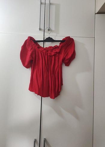 Omuzları açık kısa kollu fırfırlı Kırmızı Bluz - Görsel 2