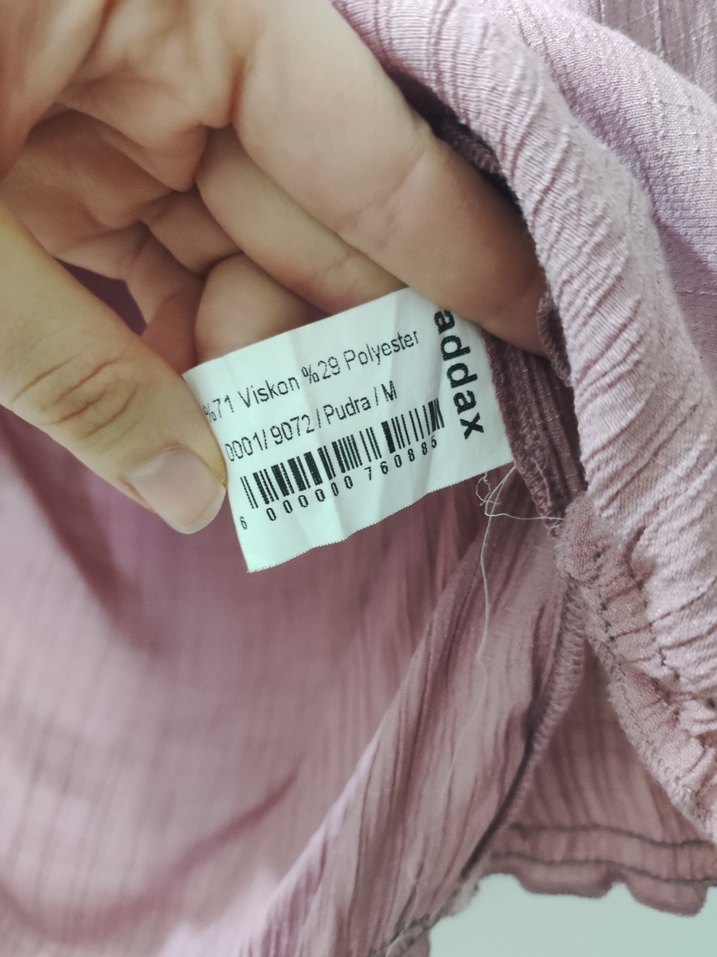 Omuzları açık kısa kollu drapeli Pembe Bluz - Görsel 2