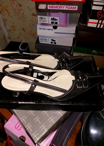 37 Beden Klasik Siyah Stiletto Tokalı Topuklu