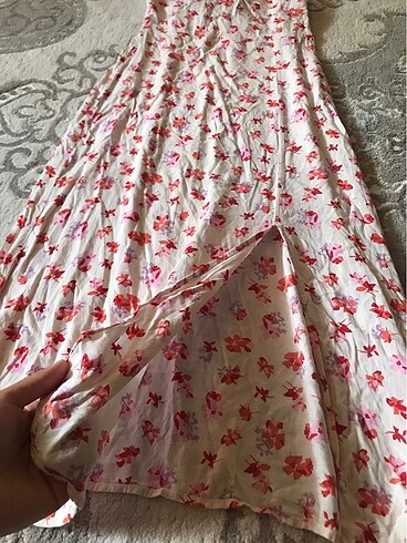 LC Waikiki Sorunsuz yırtmaçlı çiçekli elbise