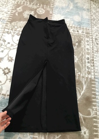 Öncen yırtmaçlı siyah etek - Görsel 2