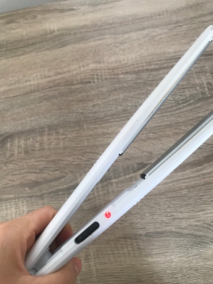 Beyaz Gri Saç Düzleştirici - Görsel 3