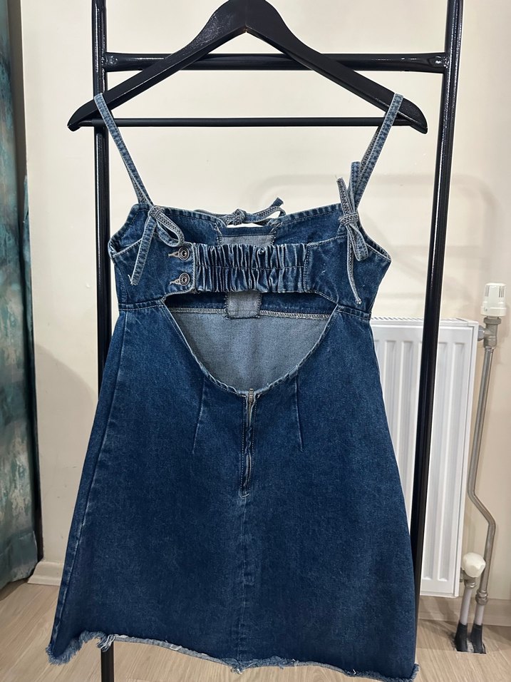 Zincir Detaylı Nakışlı Lacivert Kot Elbise - Görsel 2