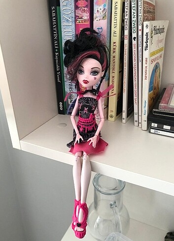 MONSTER HİGH DRACULAURA 