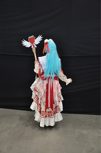 Strawberry Hatsune Miku Cosplay