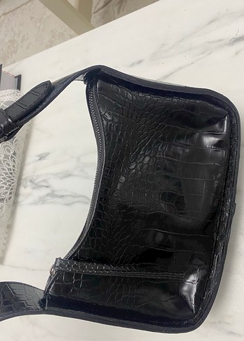 Siyah Deri Yılan Desenli Kemerli Çanta - Görsel 2