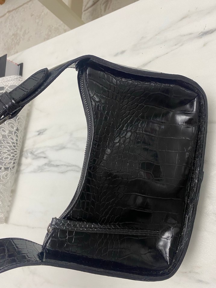 Siyah Deri Yılan Desenli Kemerli Çanta - Görsel 2