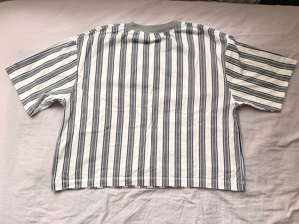 Kadın Nike Gri Çizgili Pamuklu Tişört - Görsel 3