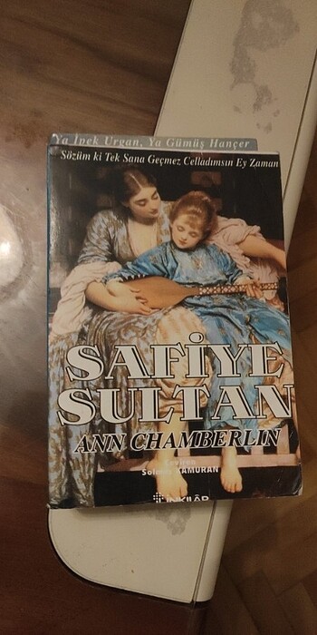  Safiye Sultan üçlemesi . Üç kitap birarada