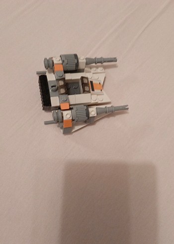 Beden Bej ve Gri Lego Uzay Aracı