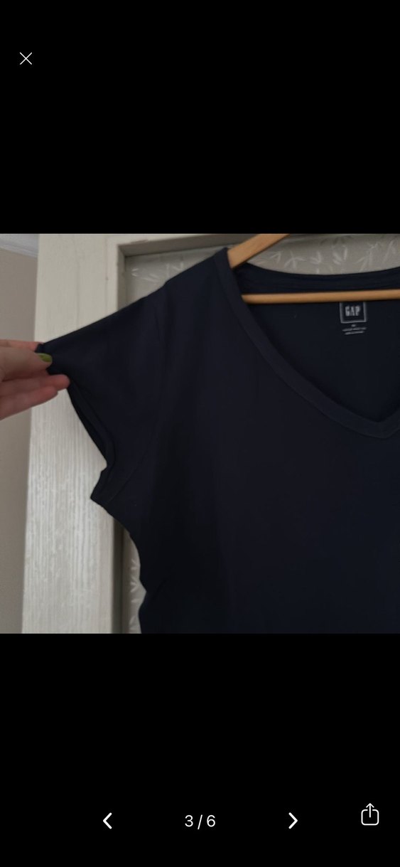 GAP V Yakalı Kısa Kollu Kadın Tişört - Görsel 3