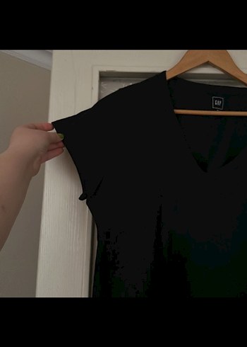 GAP V yakalı kadın tişört - Görsel 3