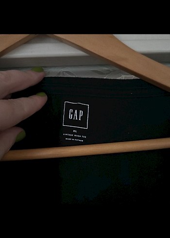 GAP V yakalı kadın tişört - Görsel 2