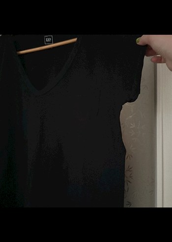 GAP V yakalı kadın tişört - Görsel 4