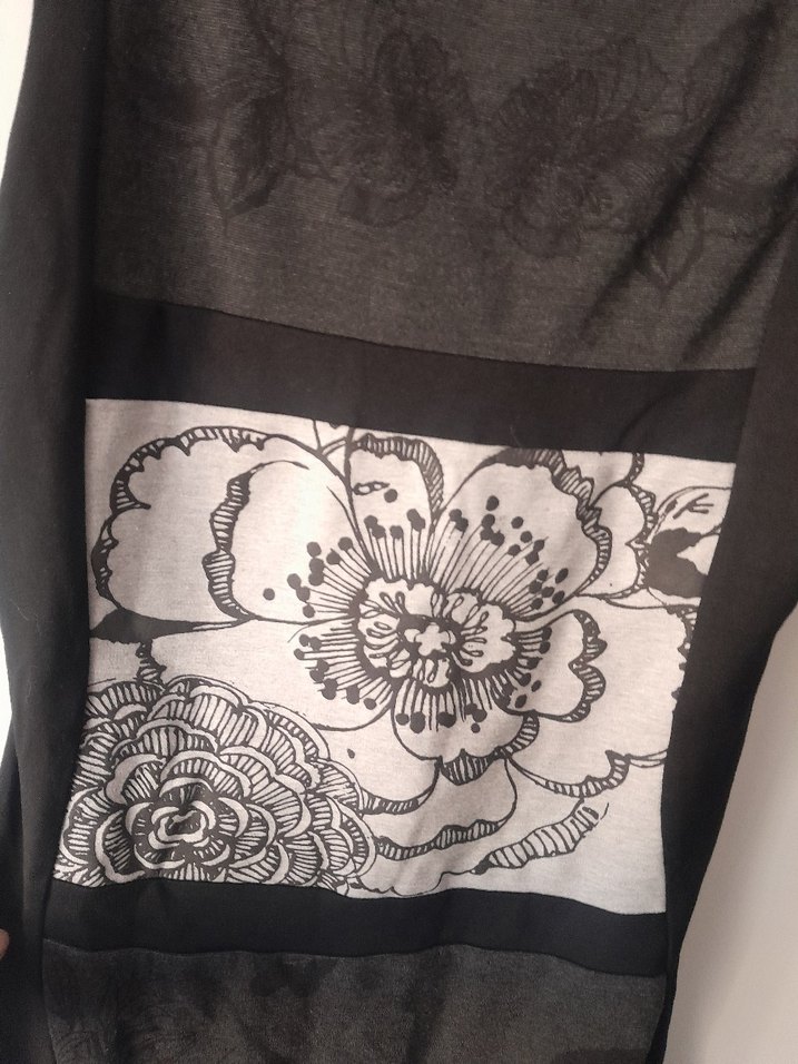 Siyah Desenli Midi Kolsuz Elbise - Görsel 2