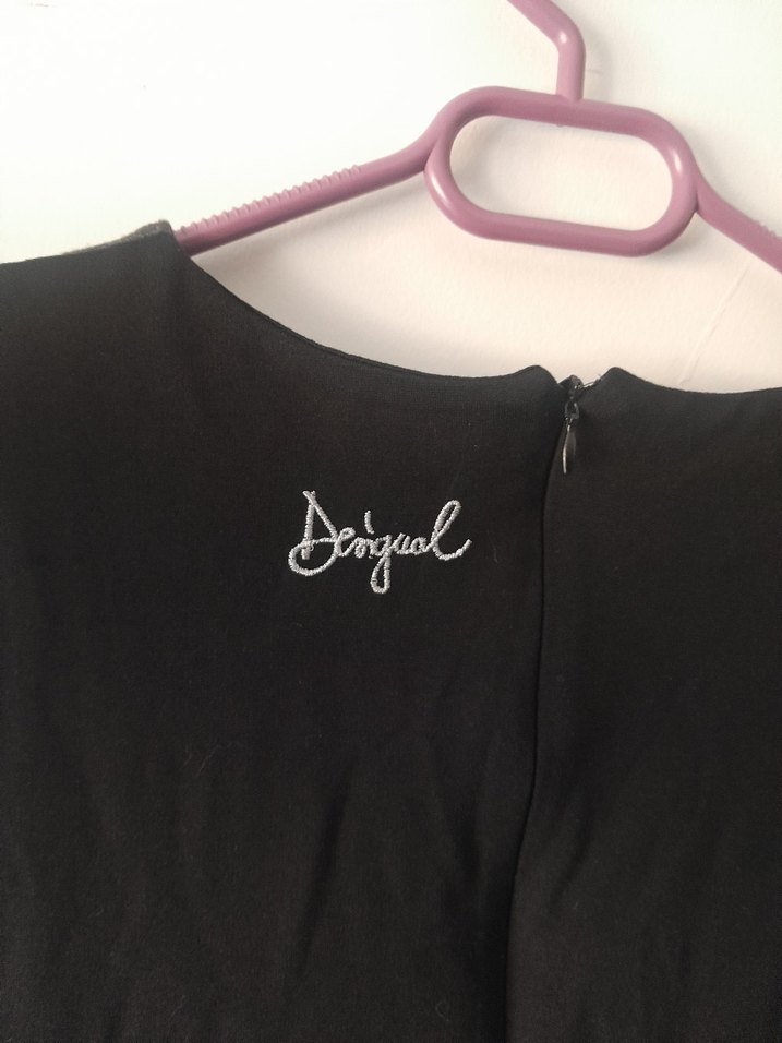 Siyah Desenli Midi Kolsuz Elbise - Görsel 3