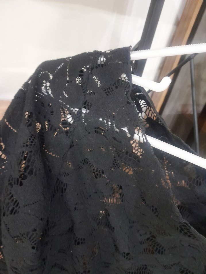 Dantel Detaylı Siyah Uzun Kollu Bluz - Görsel 3