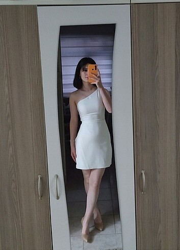 Tek omuz beyaz mini elbise