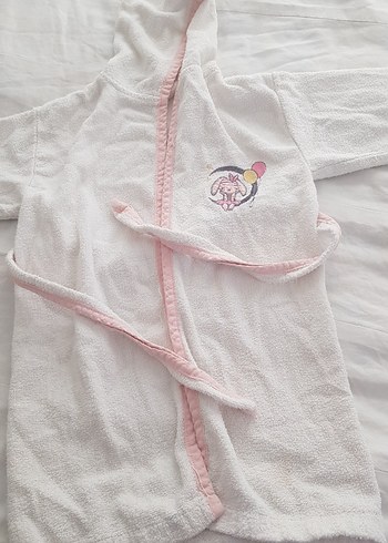 Kız Çocuk Nakışlı Beyaz Bornoz.6-8-9 aylıkken kullanılablir - Görsel 2