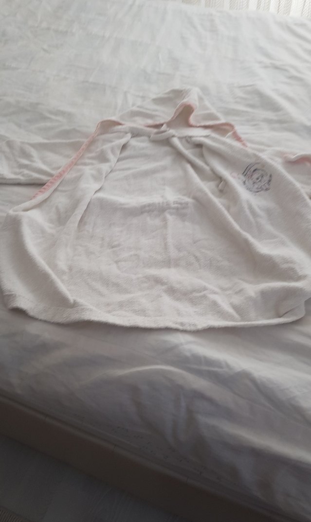 Kız Çocuk Nakışlı Beyaz Bornoz.6-8-9 aylıkken kullanılablir - Görsel 4
