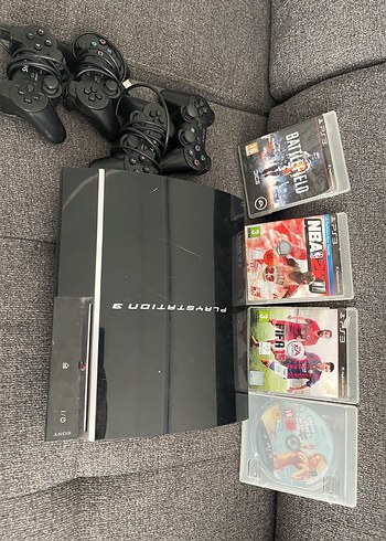 Sony PlayStation 3 Konsol ve Oyun Paketi