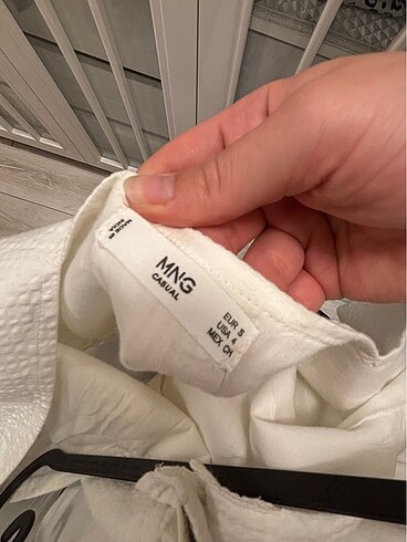 s Beden Mango beyaz düğmeli askılı s beden elbise