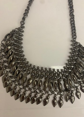 Gri Zincir Detaylı Kolye - Görsel 3