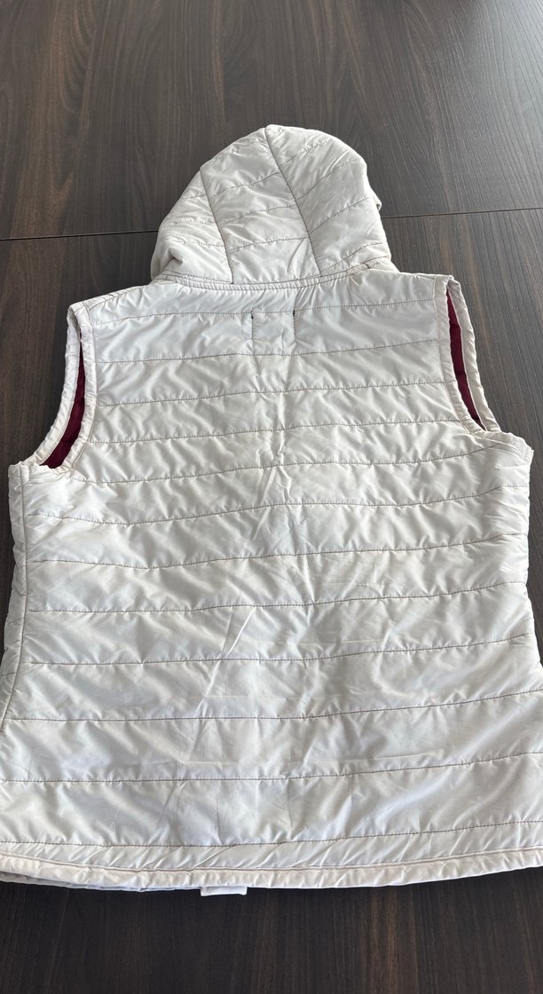 Kapüşonlu Beyaz Düğmeli Kadın Yelek - Görsel 3