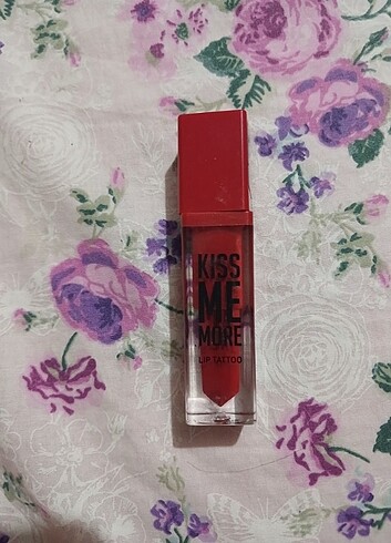 Flormar kiss me more ruj 