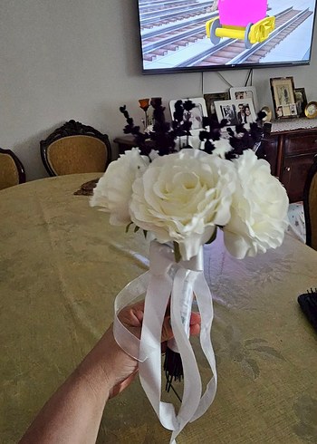 Beyaz Kurdeleli Gelin Buketi