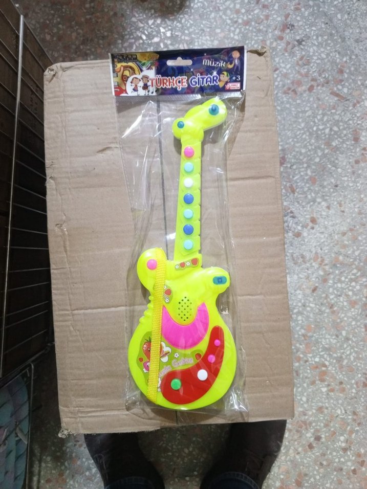 Sarı Renkli Renkli Oyuncak Gitar - Görsel 2