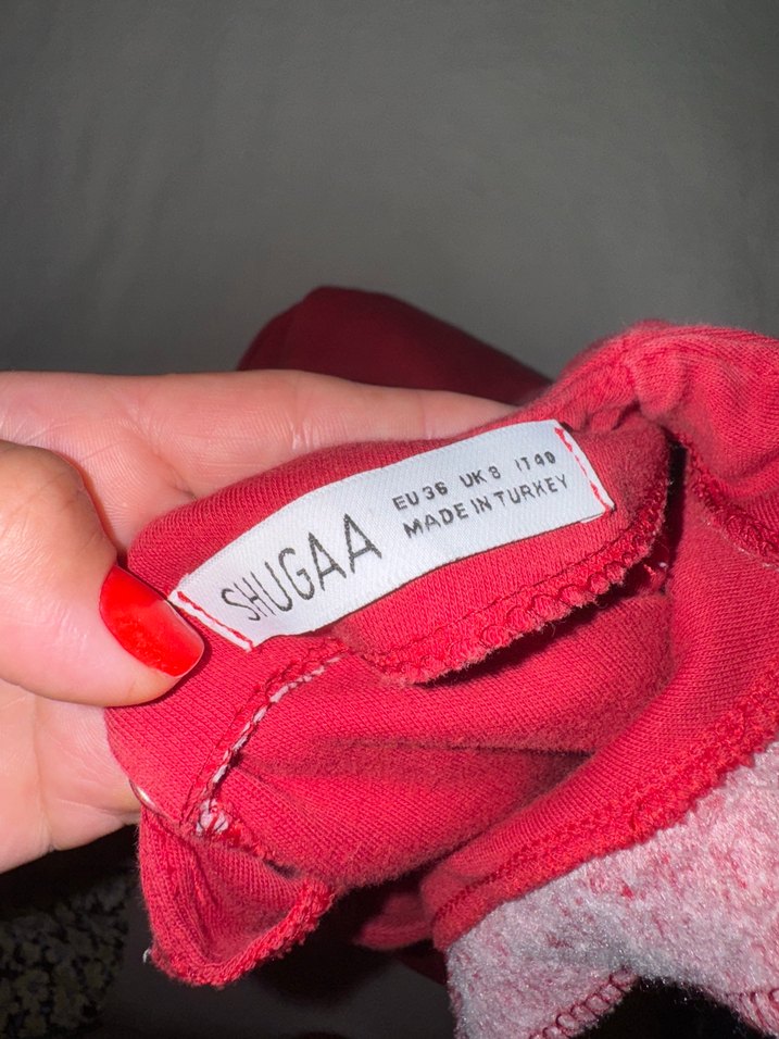 Kırmızı kisa elbise - Görsel 3