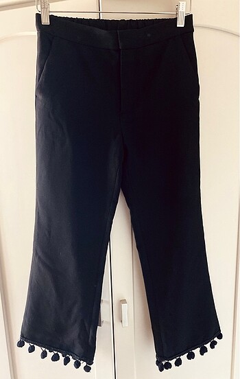 Zara Siyah Ponpon Detaylı Pantolon
