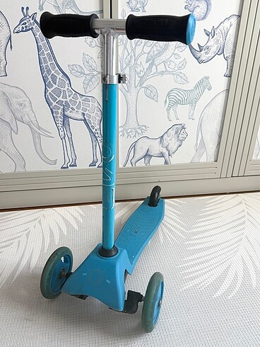 Evo Mavi Scooter