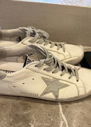 Golden Goose Gri Yıldız Detaylı Beyaz Kadın Spor Ayakkabı