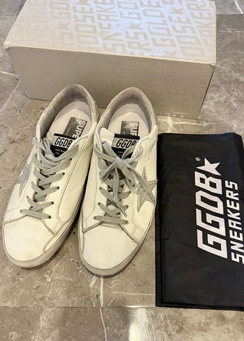 38 Beden Golden Goose Gri Yıldız Detaylı Beyaz Kadın Spor Ayakkabı